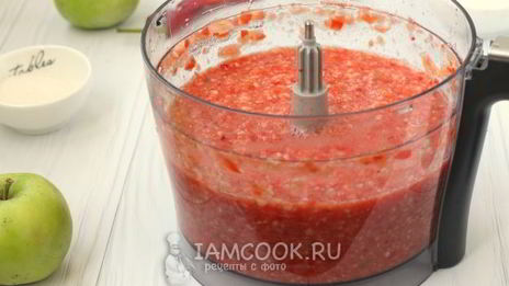 острая аджика с яблоками на зиму