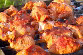 Шашлык из курицы с кориандром, аджикой и гвоздикой