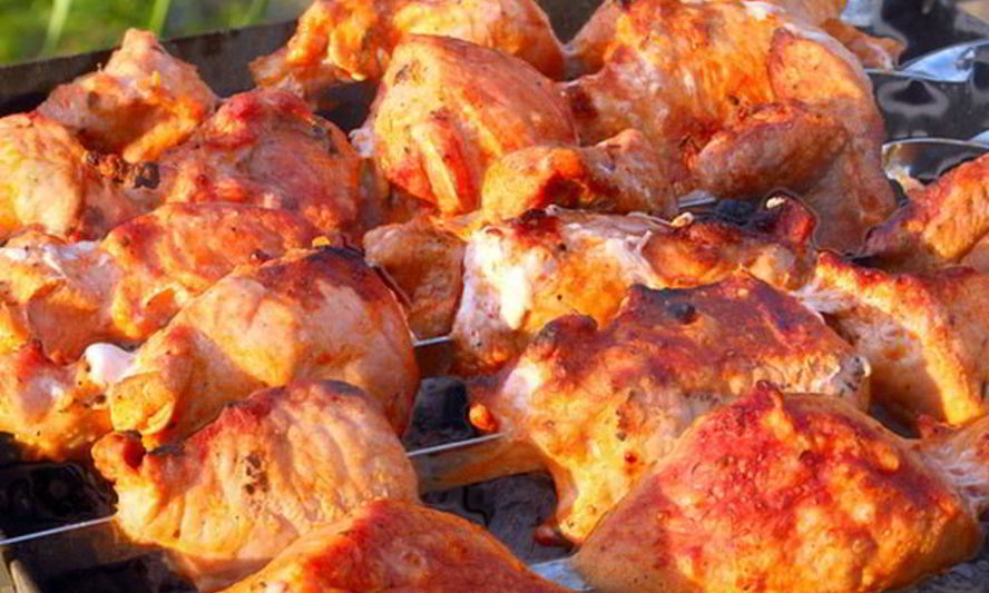 Рецепт шашлыка из курицы с кориандром, аджикой и гвоздикой