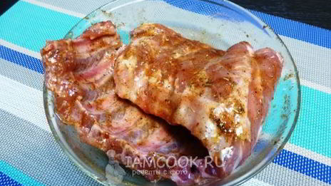 свиные ребрышки с сухой аджикой и шалфеем