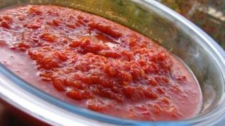 Жгучая аджика с яблоками и морковью