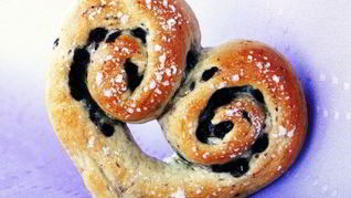 Булочки в форме сердечек с корицей и джемом