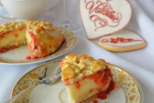 Камамбер с клубничным джемом