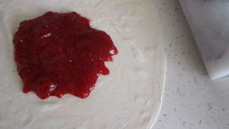 камамбер с клубничным джемом