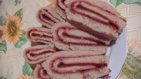 рулет с джемом