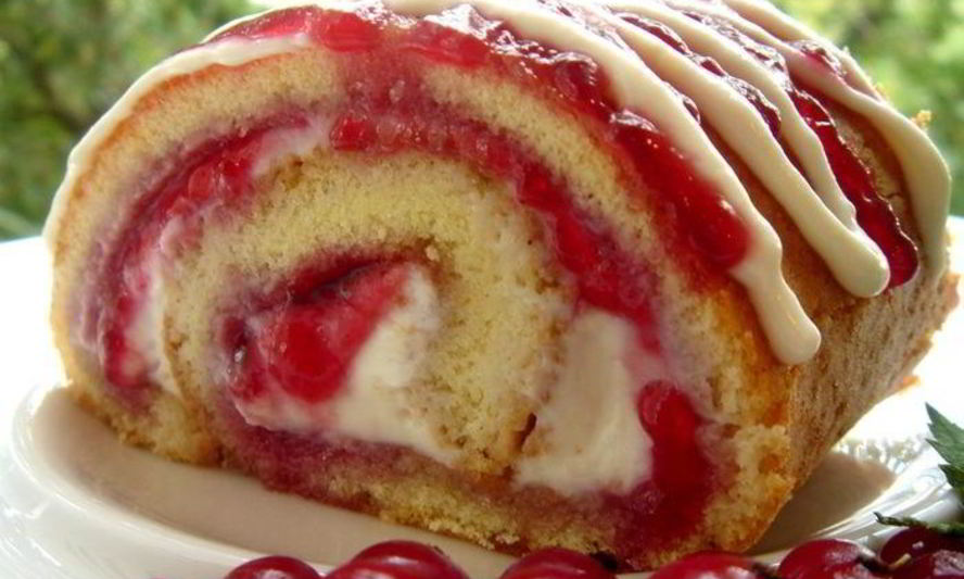 Рецепт рулета с рикоттой и смородиновым джемом