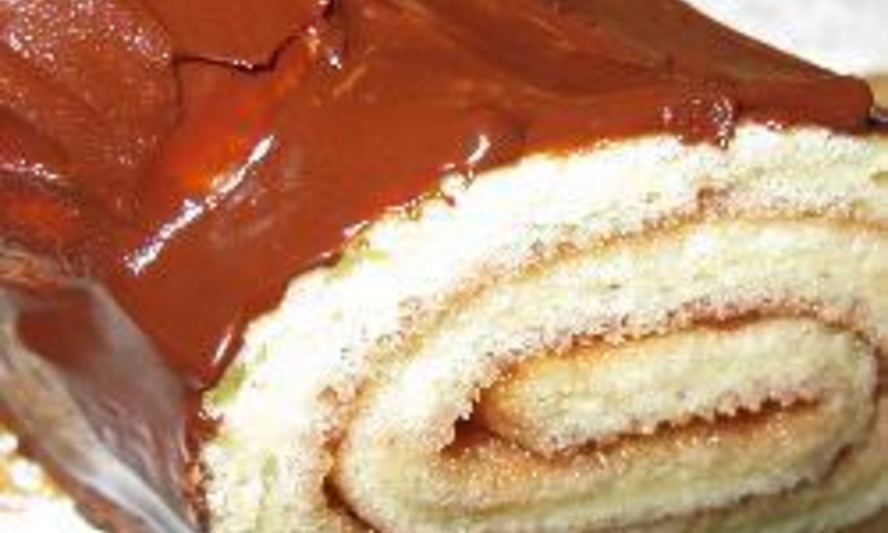 Рецепт шоколадного рулета полено с джемом