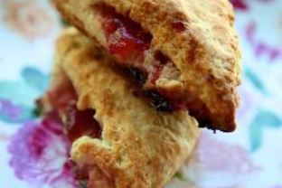 Сконы с вишневым джемом