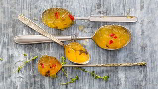 Яблочный джем с чили и пряными травами