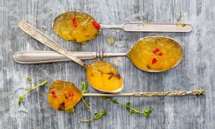 Рецепт яблочного джема с чили и пряными травами