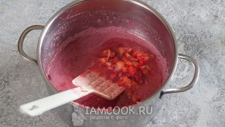 клубничное компоте для торта
