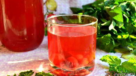 компот из клубники и черешни с мятой