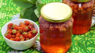 Компот из клубники на зиму