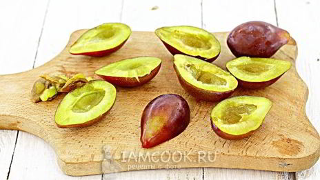 компот из слив на зиму с корицей