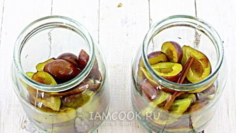 компот из слив на зиму с корицей