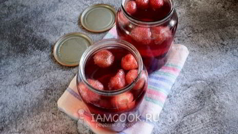 компот из вишни и клубники