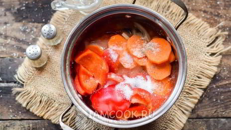 лечо с луком, морковью и помидорами