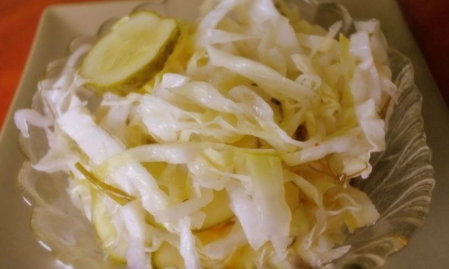 Рецепт быстрой маринованной капусты с огурцами