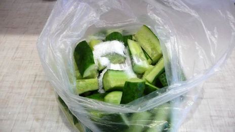 быстрые маринованные огурцы в пакете
