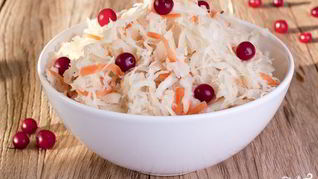 Маринованная капуста с клюквой