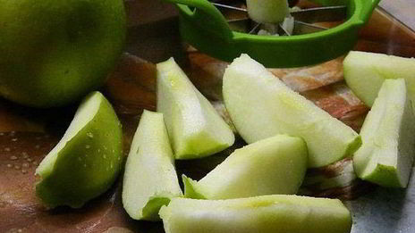 маринованная капуста с яблоками и кедровыми орехами