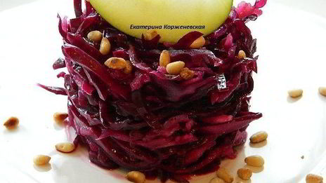 маринованная капуста с яблоками и кедровыми орехами