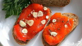 Маринованный печеный перец