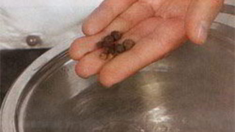 слива, маринованная чесноком