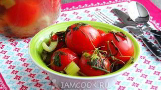 Помидоры, квашенные с чесноком и зеленью