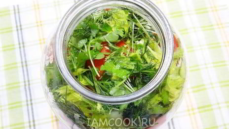 помидоры, квашенные с чесноком и зеленью