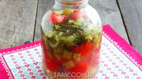 помидоры, квашенные с чесноком и зеленью