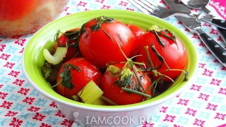 помидоры, квашенные с чесноком и зеленью