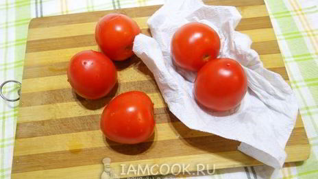 помидоры, квашенные с чесноком и зеленью