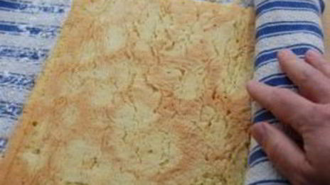 бисквитный рулет с повидлом