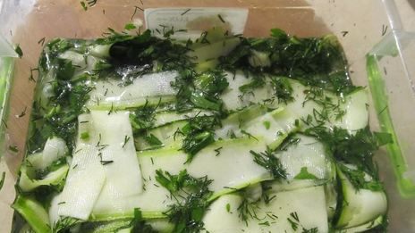 быстрые малосольные кабачки