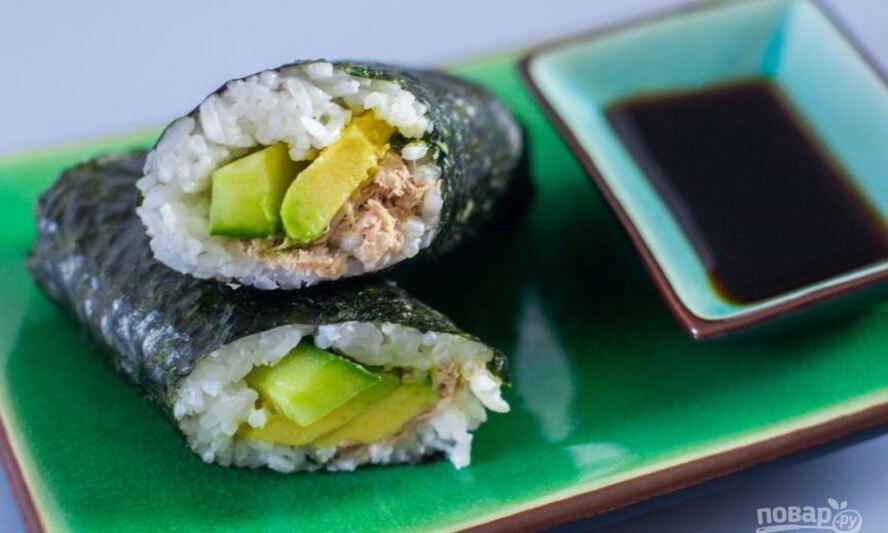 Рецепт консервированного тунца с рисом и авокадо