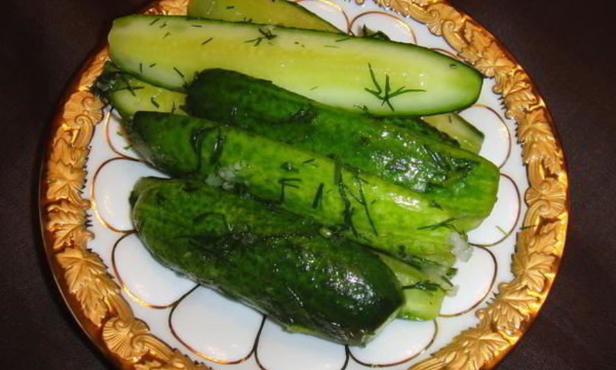 Рецепт малосольных огурчиков за 15 минут