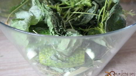 малосольные огурцы на минералке суточные