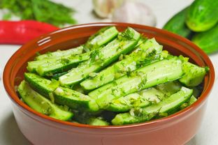 Малосольные огурцы с чесноком и перцем