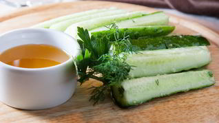 Малосольные огурцы с медом