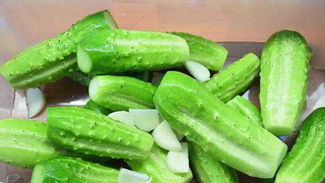 малосольные огурцы в пакете