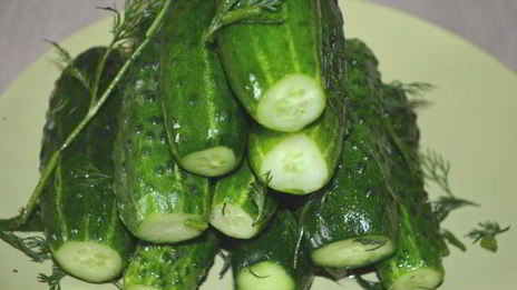 малосольные огурцы в пакете