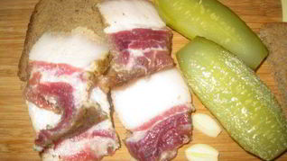 Соленое сало с мясными прослойками
