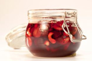 Пряное варенье из вишни с орехами