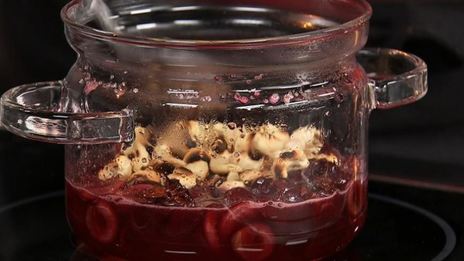 пряное варенье из вишни с орехами