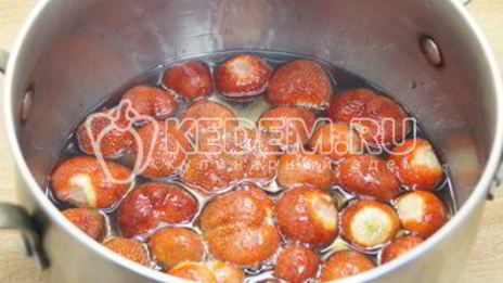 варенье из клубники с целыми ягодами