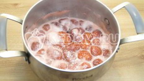 варенье из клубники с целыми ягодами