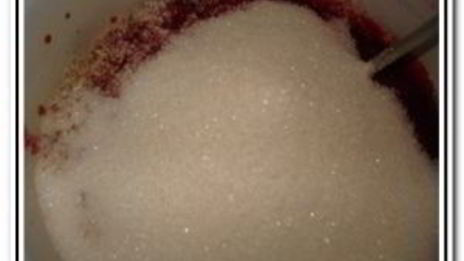 вишневое варенье с миндалем и шоколадом