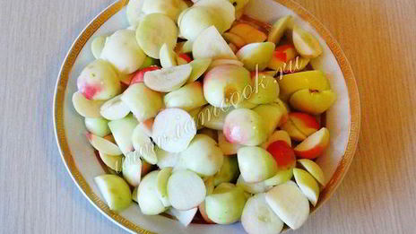 яблочное варенье с грецкими орехами