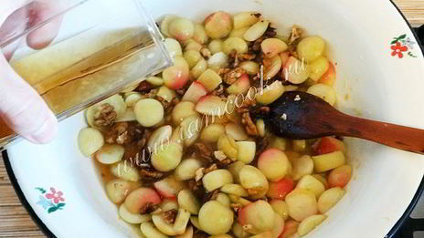 яблочное варенье с грецкими орехами